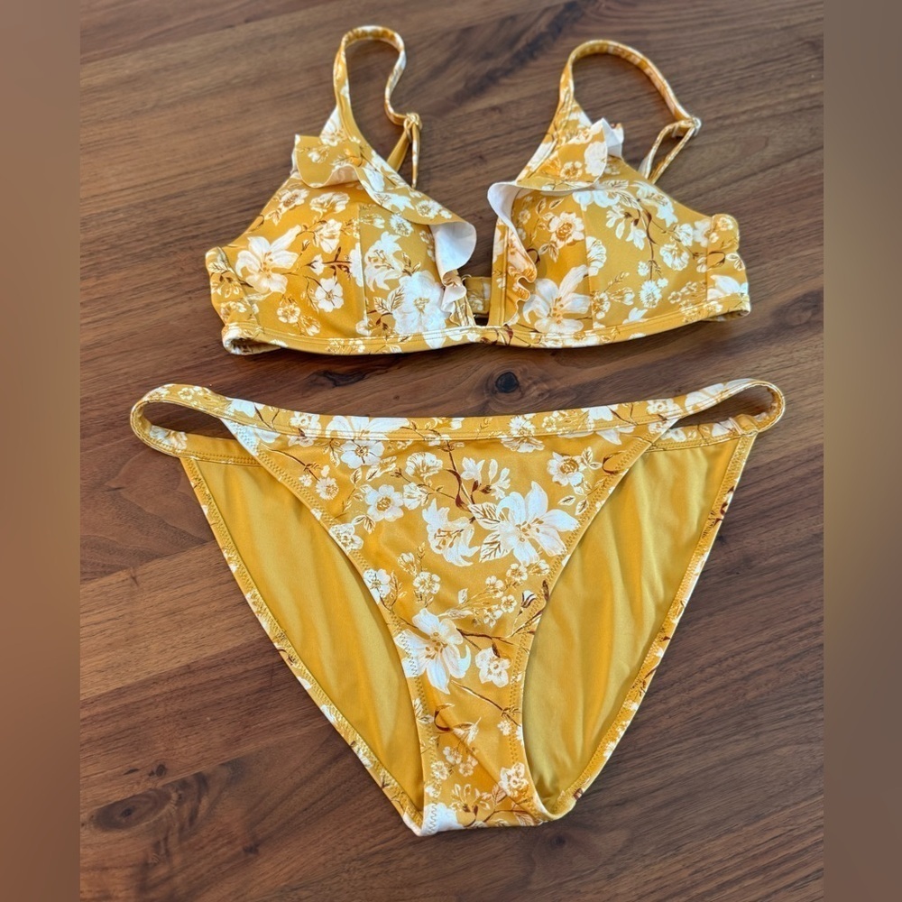 H&M Yellow/Floral Low Waist Bikini Bottom - Size - 6. Missing size tag
